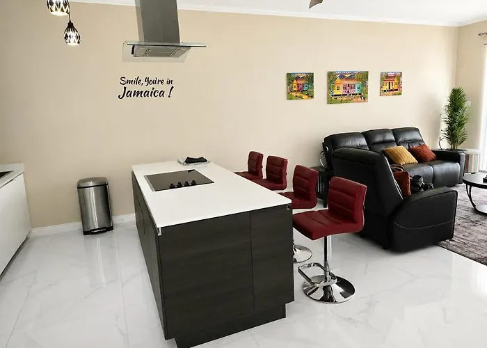 Smileja Luxury Escape Gated Complex Close To Airport
